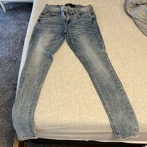 Women’s Express ultimate stretch distressed high-waisted skinny Jean. Size 8